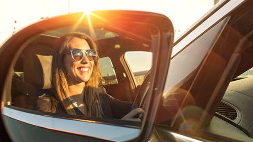 Fahrerin-Auto-178400957-AS-Marko