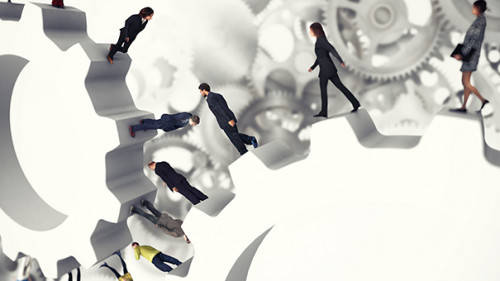 Anzugtraeger-Zahnraeder-189882336-AS-alphaspirit