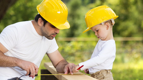 Vater-Sohn-Holz-56057869-AS-Halfpoint