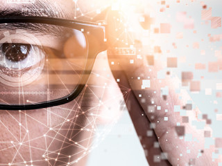 Mann-Brille-Netzwerk-230418618-AS-TimeStopper