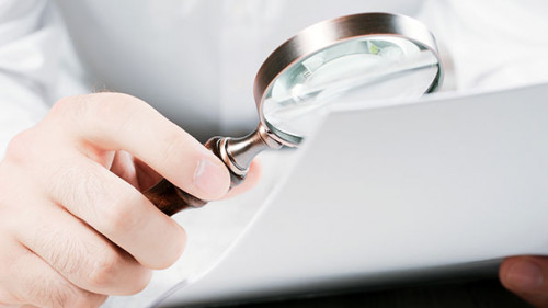 Hand-Lupe-Papier-228598114-AS-devenorr