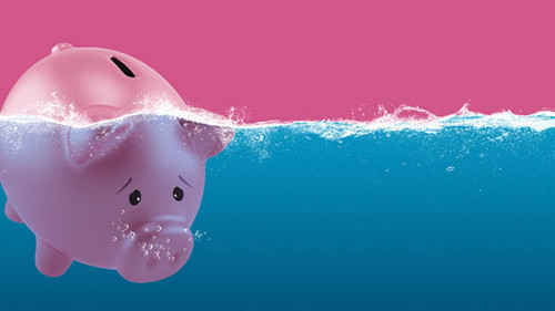 Sparschwein-ertrinkt-289109645-AS-alphaspirit