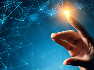 Hand-Netzwerk-247684188-AS-Sergey-Nivens