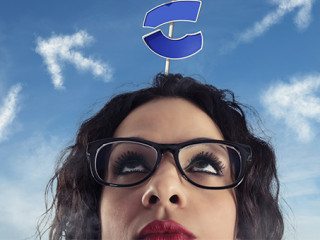 Frau-Wegweiser-Kopf-244821477-AS-alphaspirit