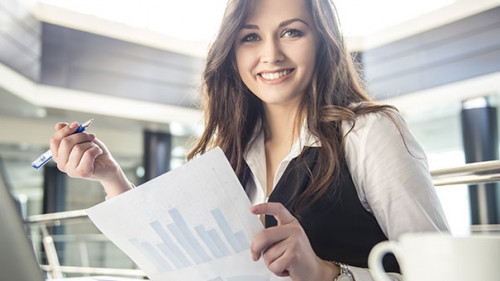 Anzugtraegerin-79974615-AS-VadimGuzhva