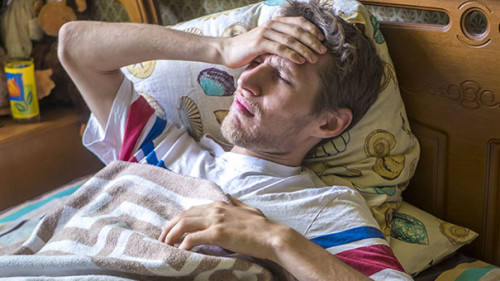 Mann-Bett-krank-206117789-FO-Mihail