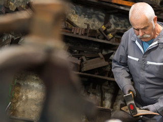 Handwerker-268705435-AS-auremar