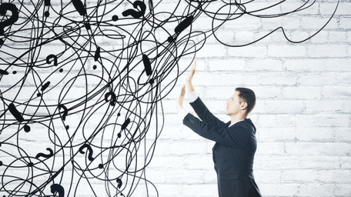 Anzugtraeger-Satzzeichen-145550272-FO-peshkov