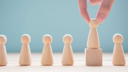 Hand-Spielfiguren-216616266-AS-oatawa