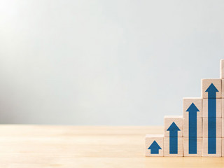 Hand-Kloetze-Pfeile-286063353-AS-Monster-Ztudio