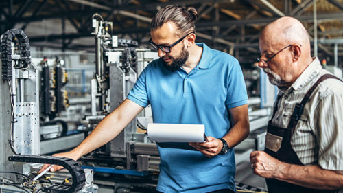 Fabrik-Arbeiter-285915858-AS-bedya