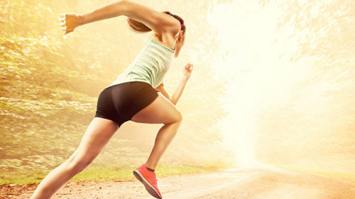 Frau-rennt-79906028-AS-lassedesignen