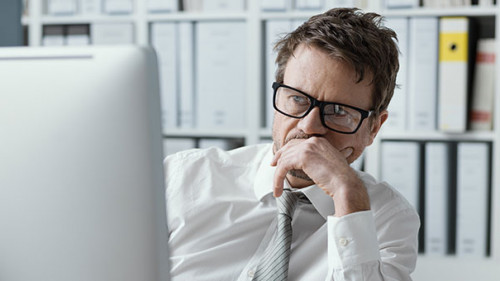 Anzugtraeger-Display-207888353-AS-StockPhotoPro