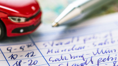 Auto-Fahrtenbuch-Stift-62727789-FO-Gina-Sanders