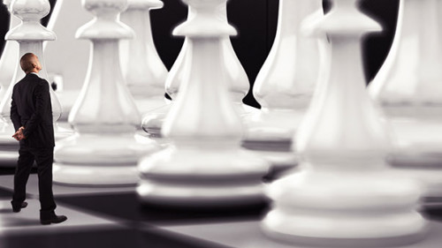 Anzugtraeger-Schachfiguren-96924110-FO-alphaspirit