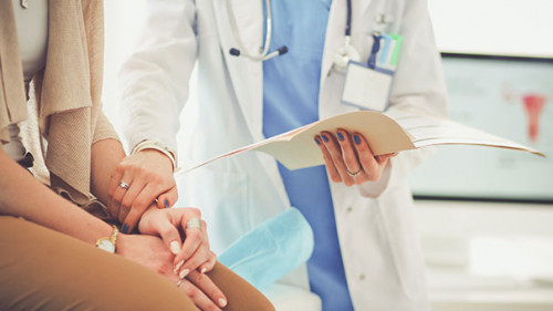 Patient-und-Arzt-167846258-AS-s_l