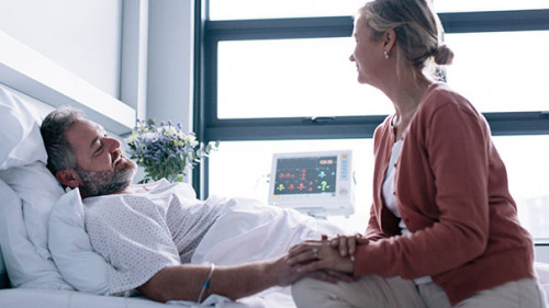 Paar-Krankenhaus-166185964-AS-Jacob-Lund