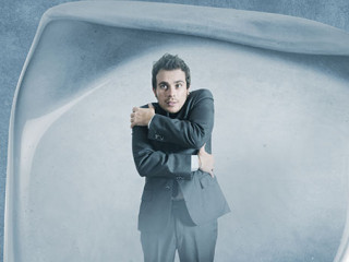 Anzugtraeger-in-Eiswuerfel-45391263-AS-alphaspirit