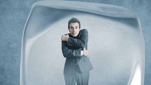 Anzugtraeger-in-Eiswuerfel-45391263-AS-alphaspirit