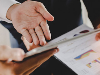 Anzugtraeger-Diagramme-267634263-AS-Vittaya-25