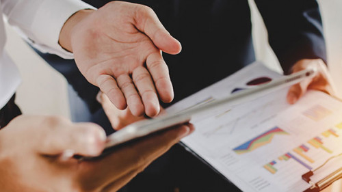 Anzugtraeger-Diagramme-267634263-AS-Vittaya-25