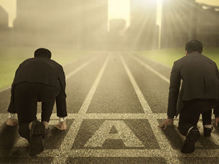 Anzugtraeger-Start-87853829-FO-Creativa-Images