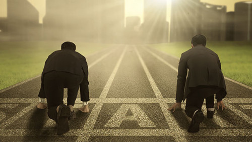 Anzugtraeger-Start-87853829-FO-Creativa-Images