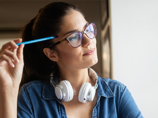 Studentin-293360768-AS-nd3000