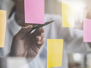 Kollegen-Post-its-294761431-AS-MIND-AND-I