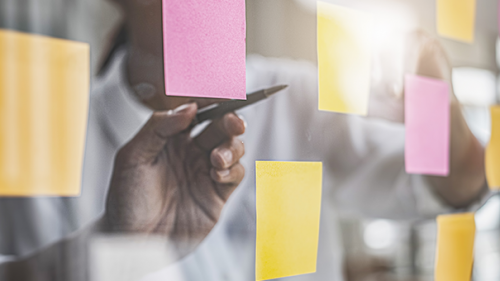 Kollegen-Post-its-294761431-AS-MIND-AND-I