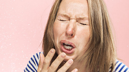 Frau-nießt-223555359-FO-master1305