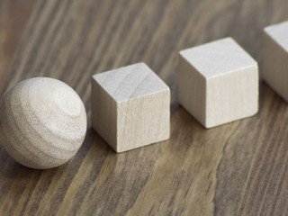 Wuerfel-Kugel-52499161-FO-Daniel-Coulmann