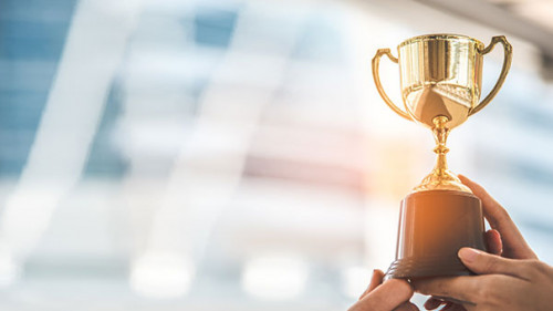 Haende-Pokal-210211160-AS-Shutter2U