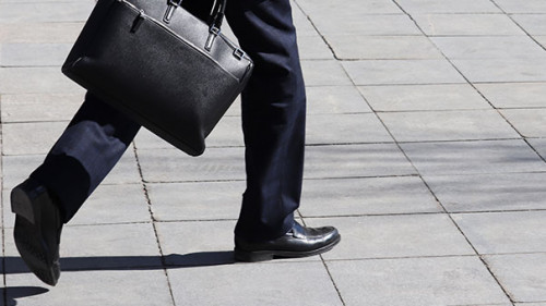 Anzugtraeger-Tasche-259358803-AS-Oleg