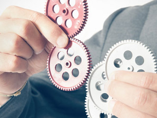 Anzugtraeger-Zahnraeder-44709554-AS-alphaspirit