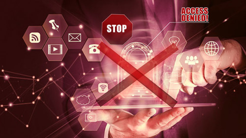 Anzugtraeger-Tablet-Alarm-270181244-AS-Wojciech-Skóra