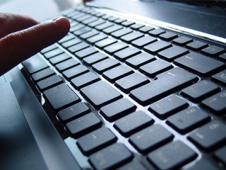 Hand-Tastatur-943739-PB-TBIT