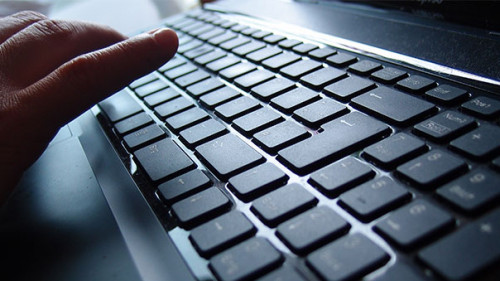 Hand-Tastatur-943739-PB-TBIT