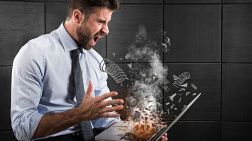 Anzugtraeger-Laptop-explodiert-159295850-FO-alphaspirit