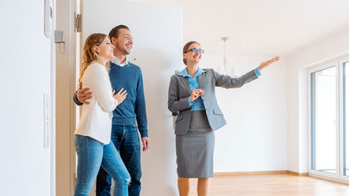 Paar-Maklerin-234324351-AS-Kzenon