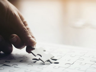 Hand-Puzzle-190167701-AS-Johnstocker