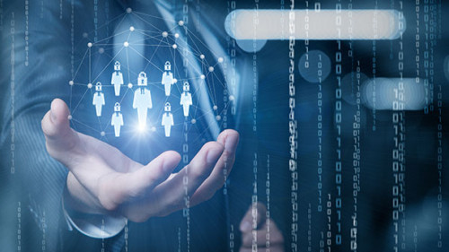 Anzugtraeger-Hand-Schloss-Binaer-Code-271294172-AS-natali-mis