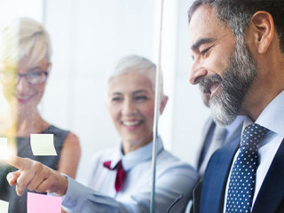 Anzugtraeger-Post-its-292854841-AS-NDABCREATIVITY