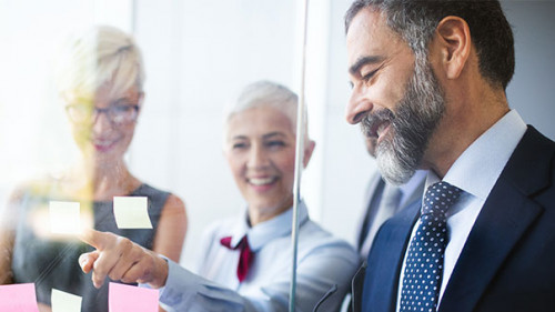 Anzugtraeger-Post-its-292854841-AS-NDABCREATIVITY