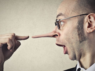 Mann-lange-Nase-109330019-FO-olly