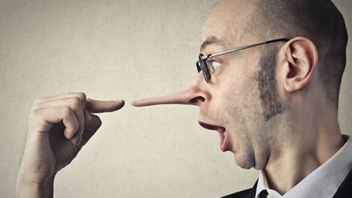 Mann-lange-Nase-109330019-FO-olly