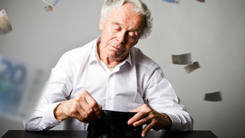 Rentner-Geldbeutel-Geldscheine-195591921-AS-Marijus