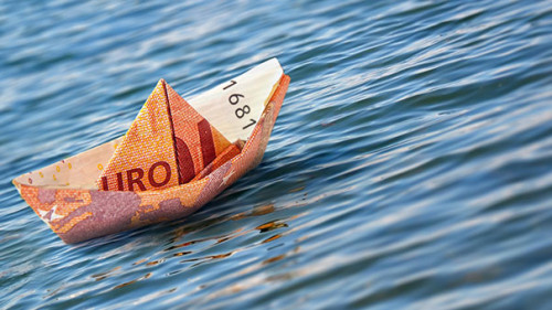 Geldschein-Schiffchen-92507941-FO-AB-Visual-Arts