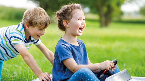 Spielende-Kinder-170246860-AS-Irina-Schmidt