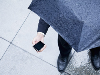 Regenschirm-Smartphone-57948923-AS--xixinxing